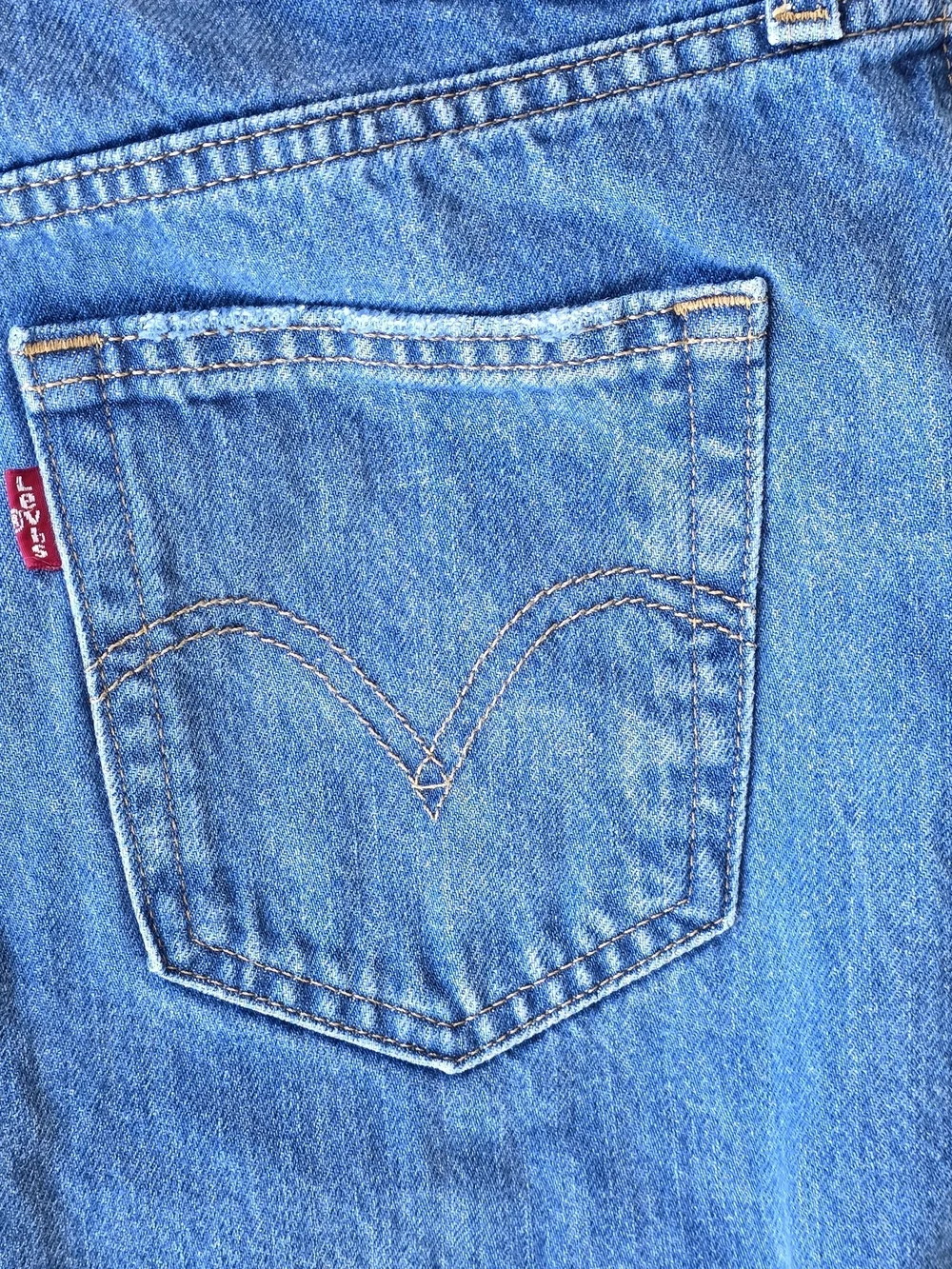 Levi’s High Waisted Straight Jeans Distressed W28